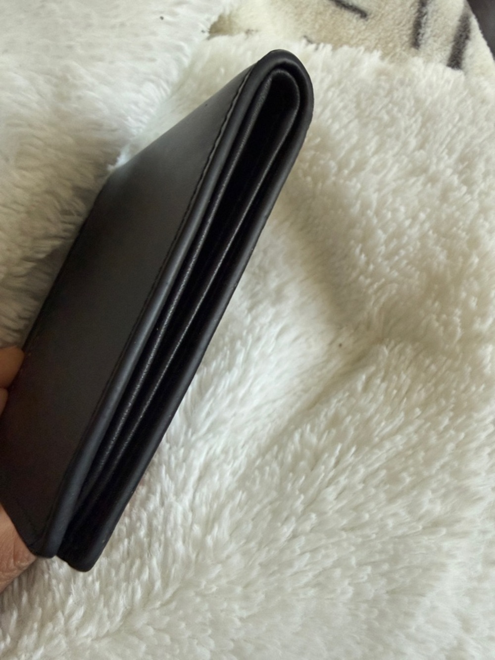 Gucci Black Leather Wallet with Gold Logo Accent - Picture 4 of 7